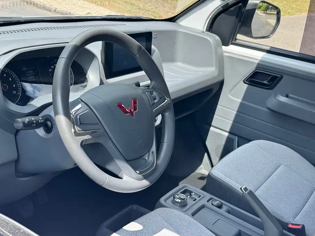 Wuling Yangguang — миниатюра 13