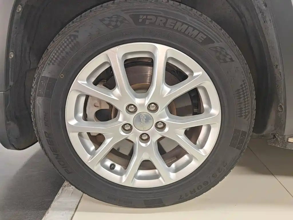 Jeep Cherokee — миниатюра 23