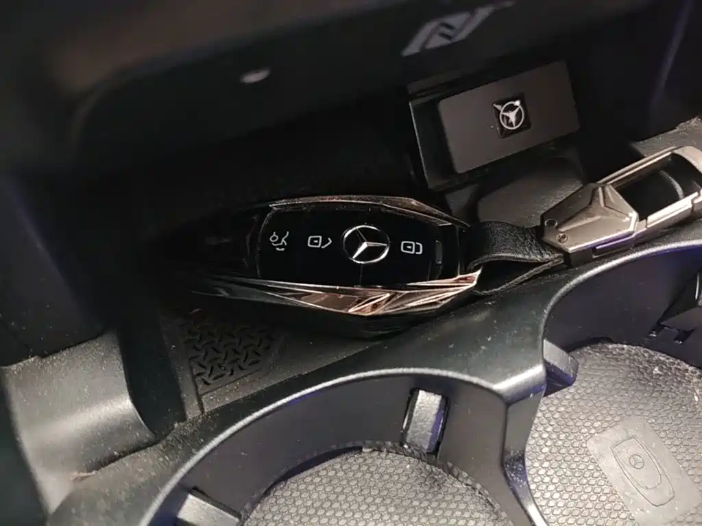 Mercedes-Benz E-Class — миниатюра 9