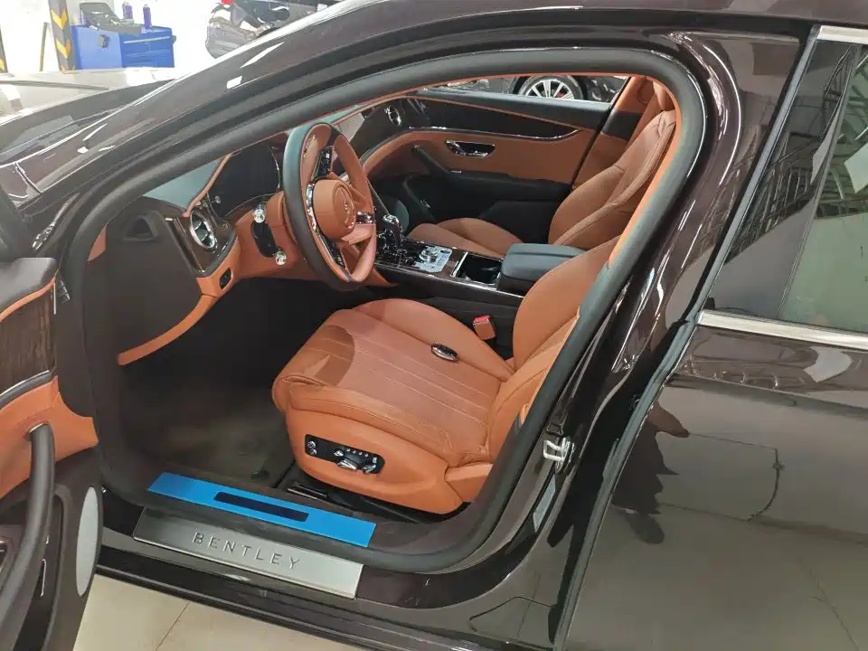 Bentley Flying Spur — миниатюра 4