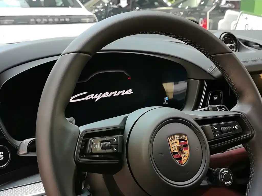 Porsche Cayenne — миниатюра 7