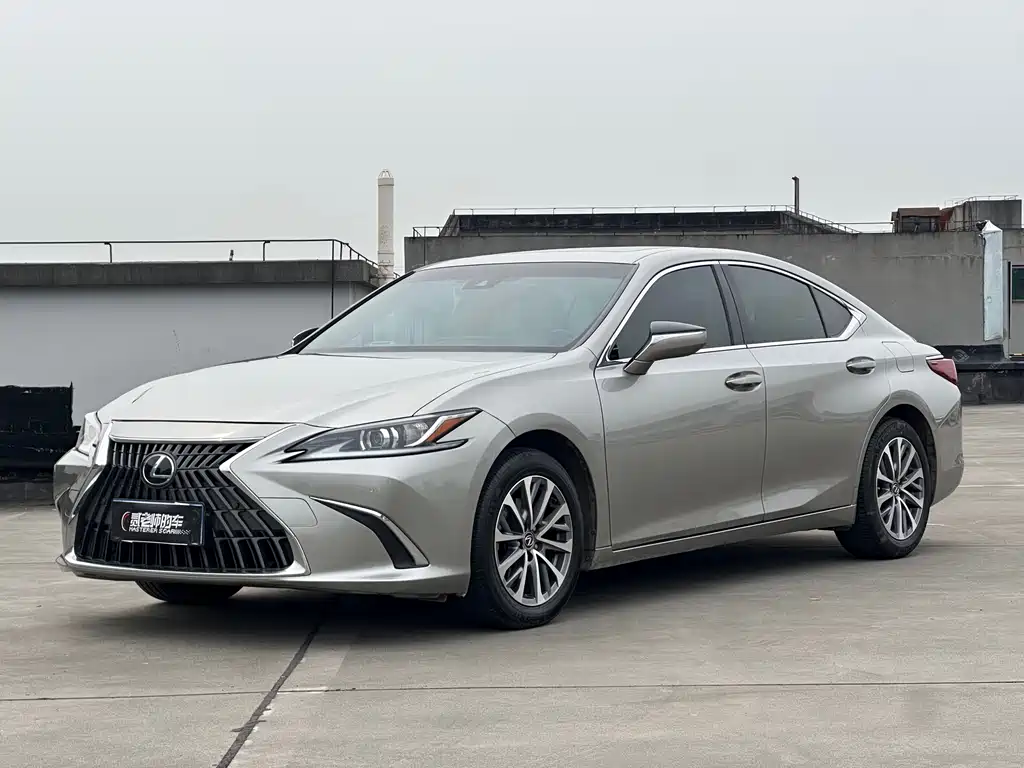 Lexus ES 2021