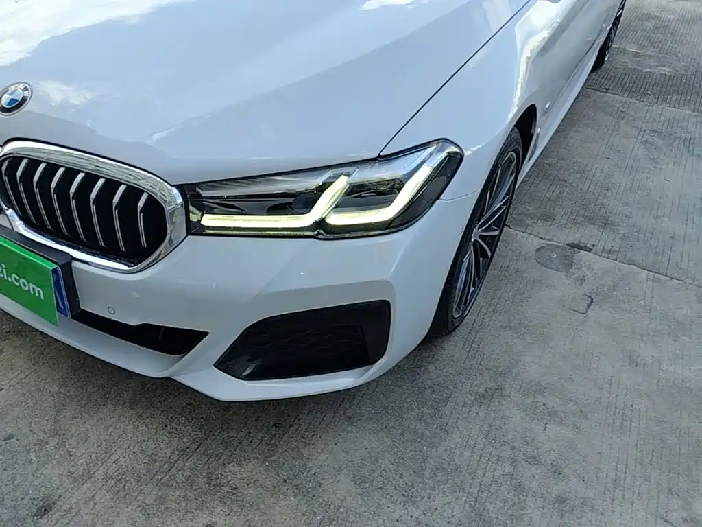 BMW 5 Series — миниатюра 24
