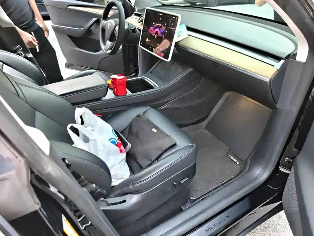Tesla Model 3 — миниатюра 6