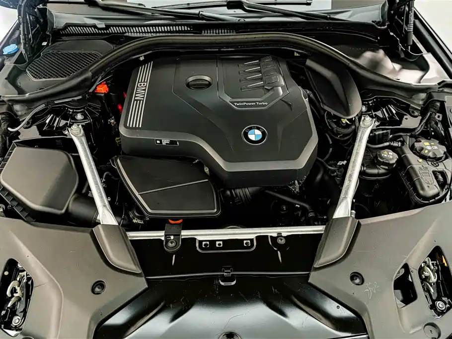 BMW 5 Series — миниатюра 24