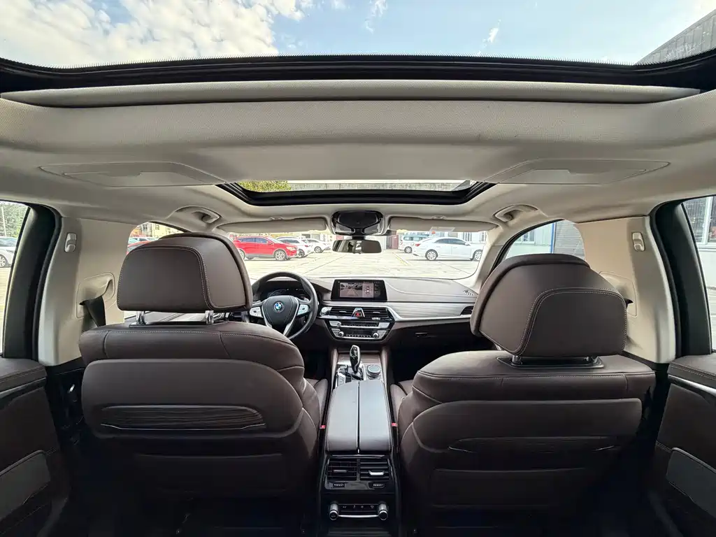 BMW 5 Series — миниатюра 11