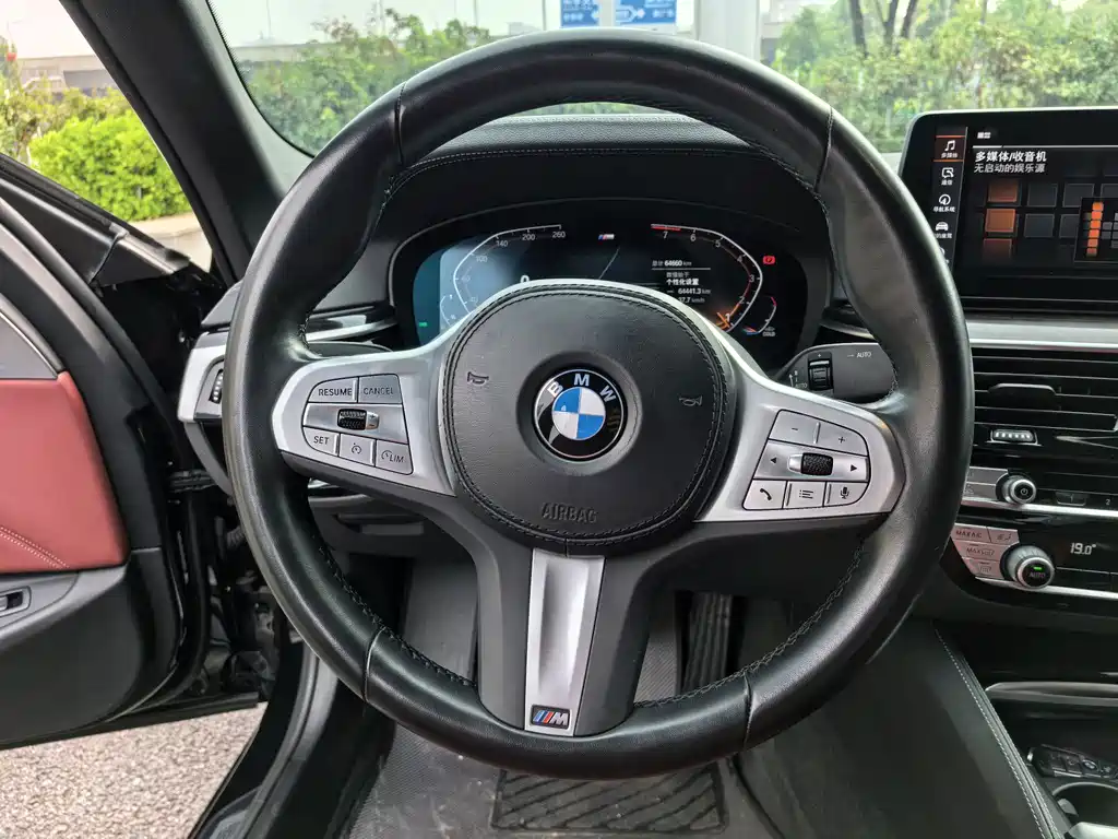BMW 5 Series — миниатюра 14