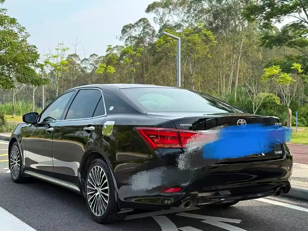 Toyota Crown — миниатюра 7