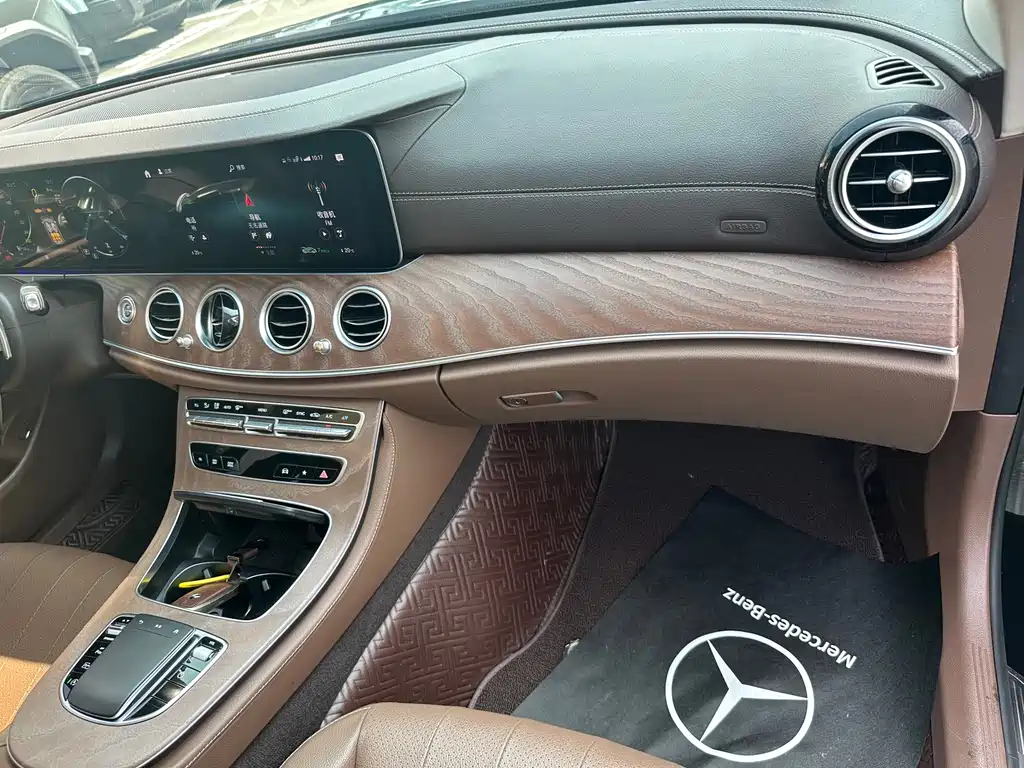Mercedes-Benz E-Class — миниатюра 13