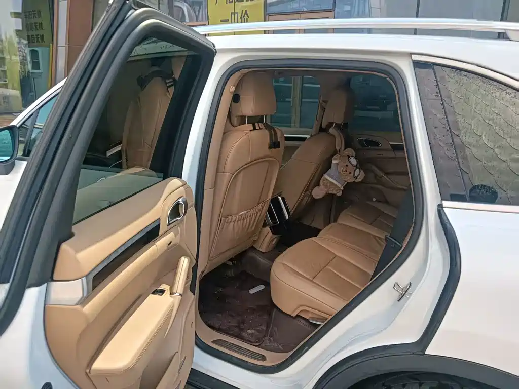 Porsche Cayenne — миниатюра 9