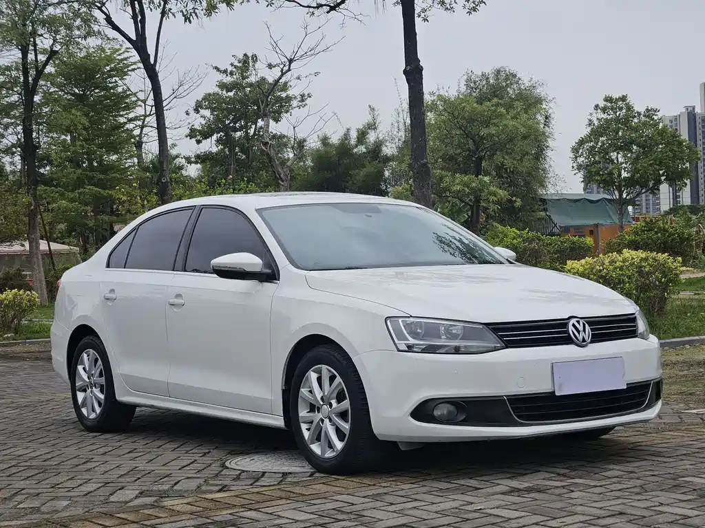 Volkswagen Sagitar 2012