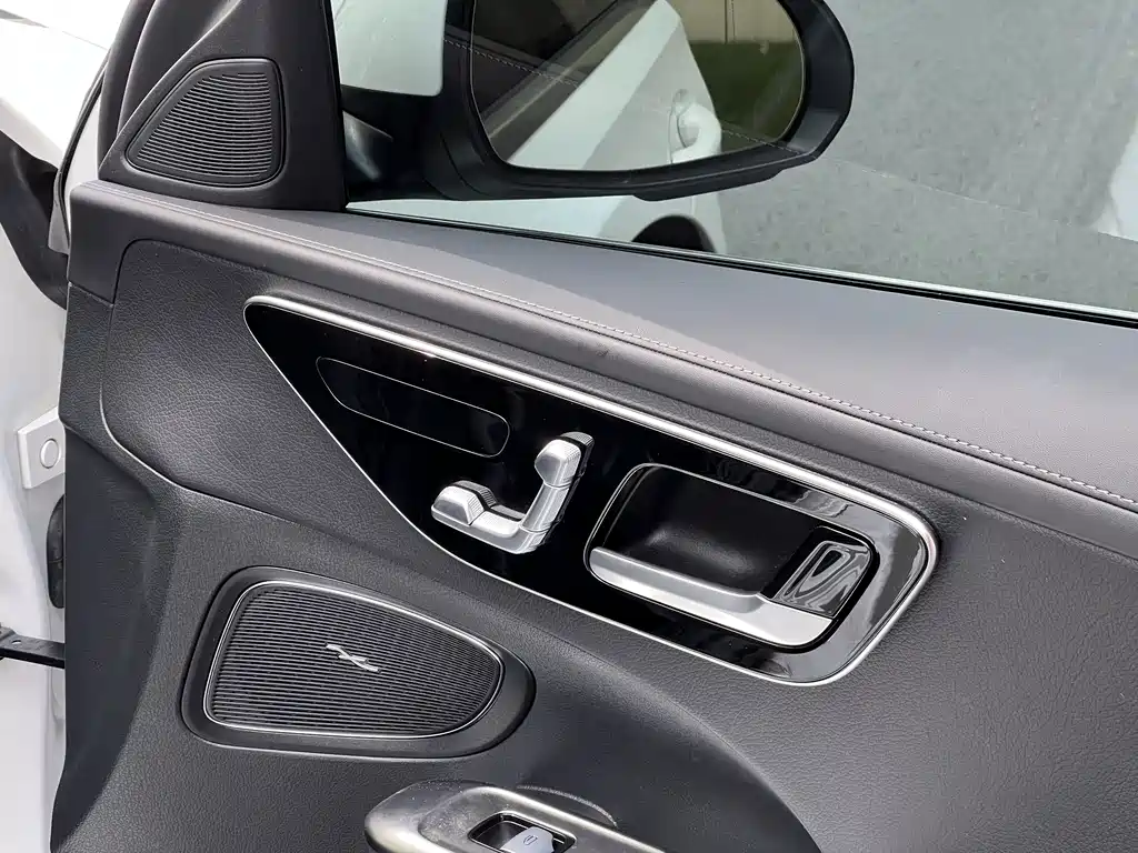 Mercedes-Benz C-Class — миниатюра 10