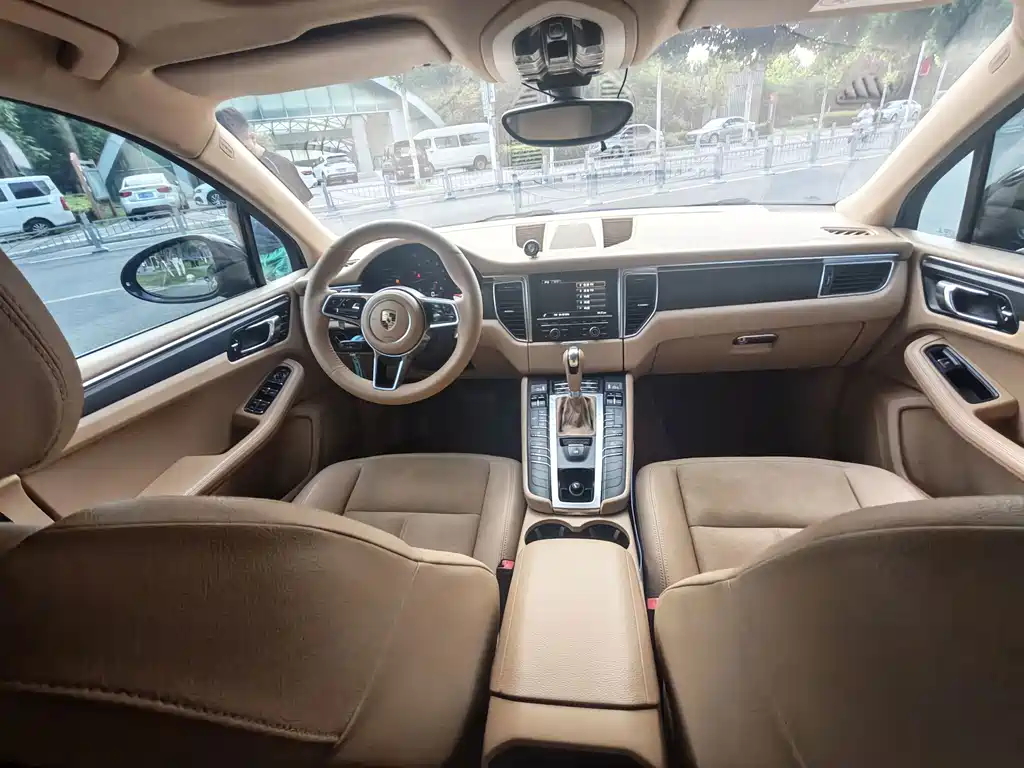 Porsche Macan — миниатюра 4