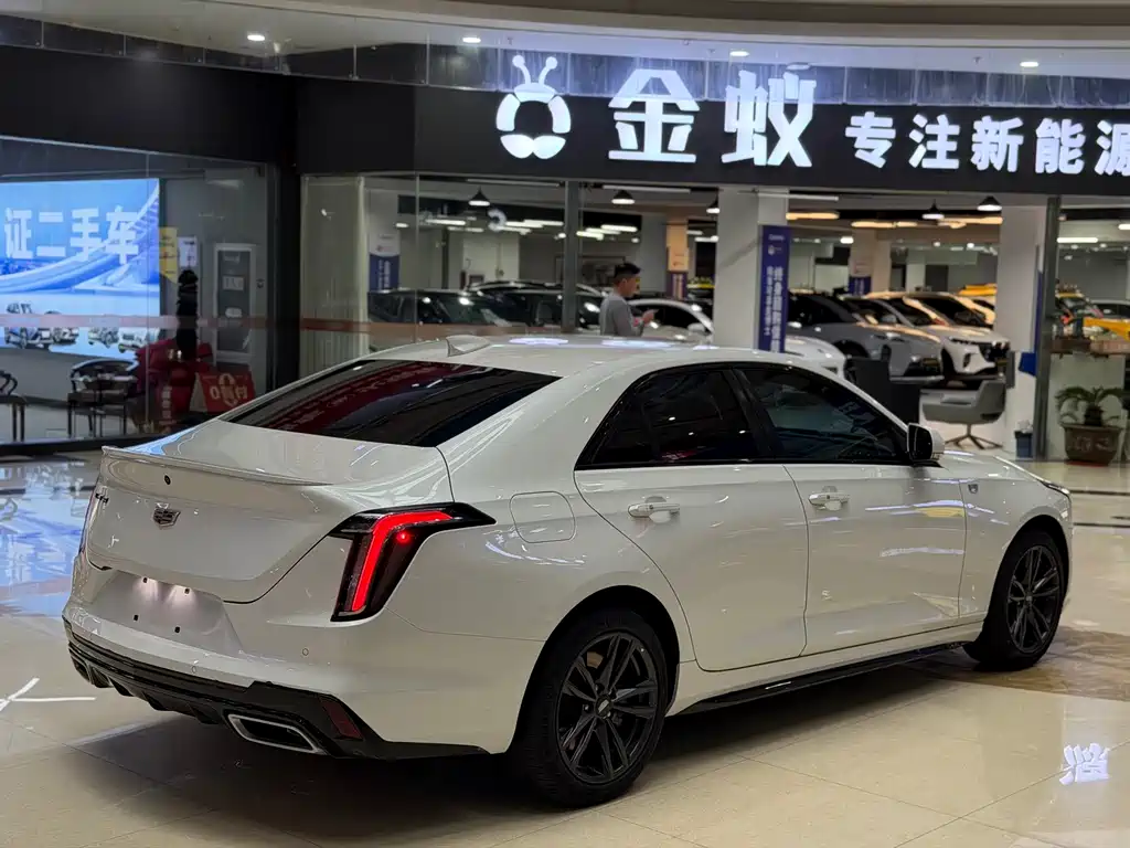 Cadillac CT4 — миниатюра 6