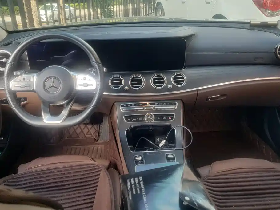 Mercedes-Benz E-Class — миниатюра 12