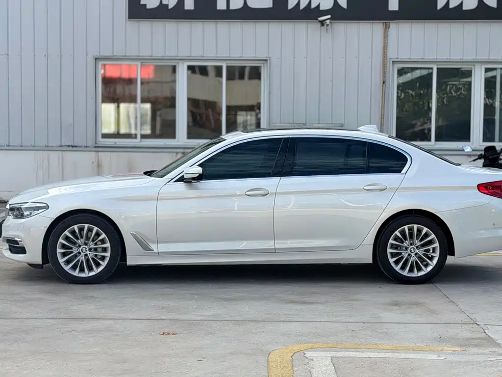 BMW 5 Series — миниатюра 4