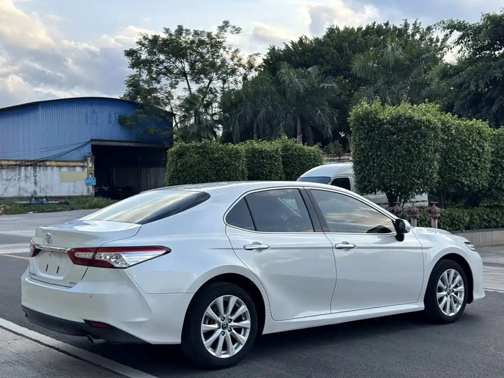 Toyota Camry — миниатюра 7