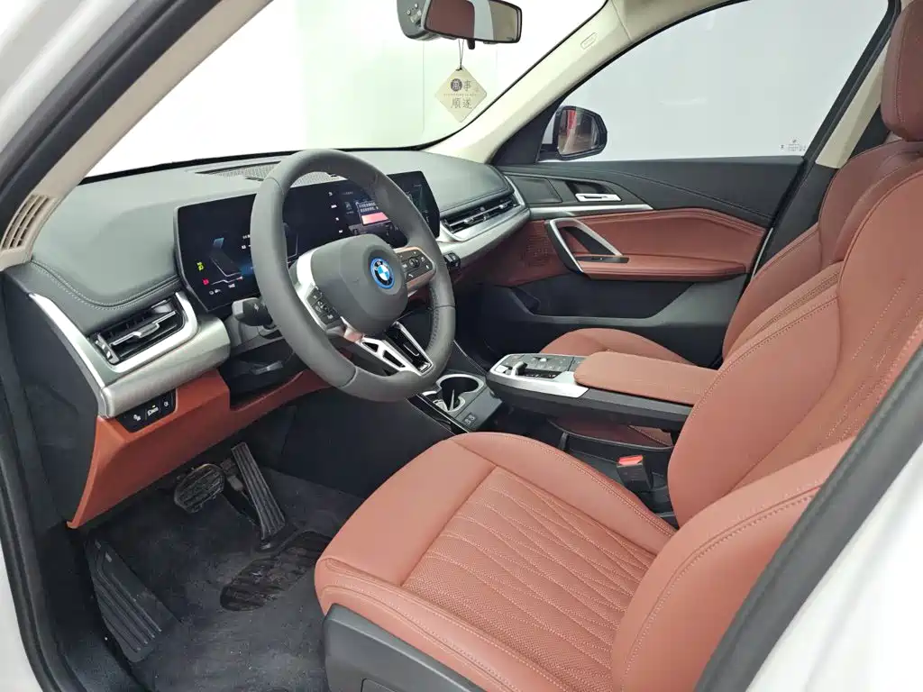 BMW iX1 — миниатюра 6
