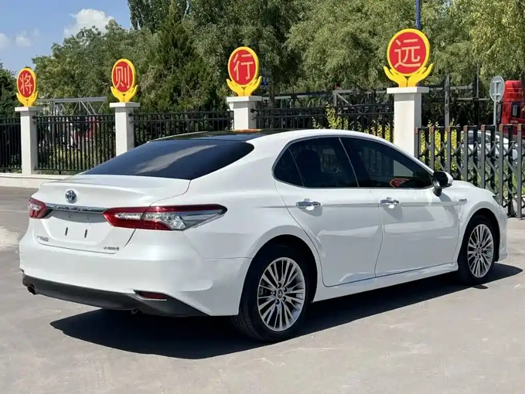 Toyota Camry — миниатюра 4