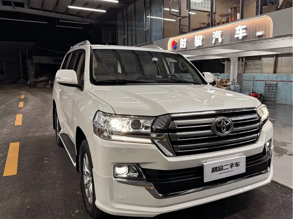 Toyota Land Cruiser 2016 5.7L