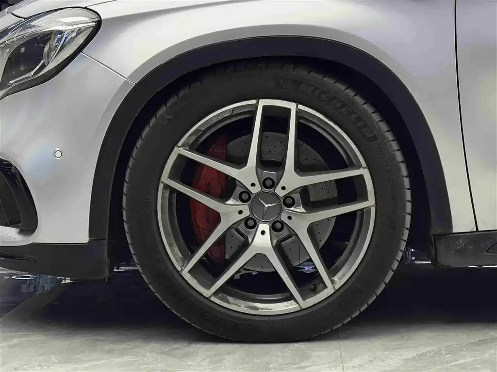 MERCEDES-BENZ GLA AMG