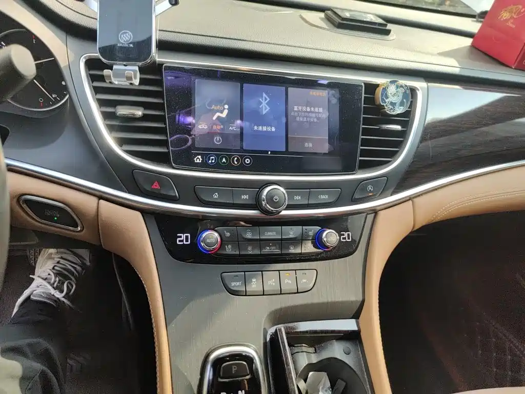 Buick LaCrosse — миниатюра 6