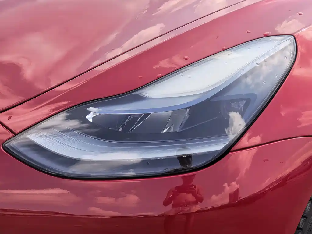 Tesla Model 3 — миниатюра 3