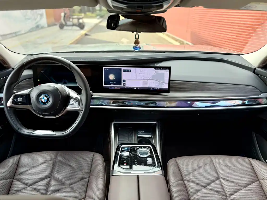 BMW i7 — миниатюра 14