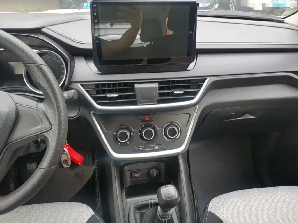 Wuling Hongguang S3 — миниатюра 13