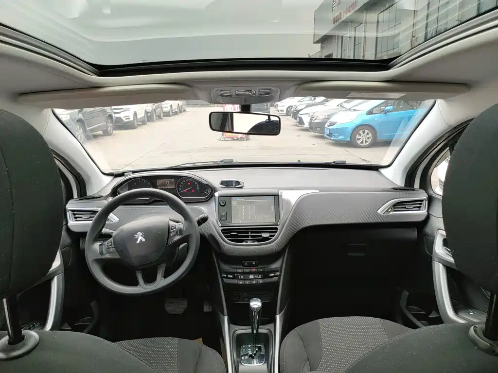 Peugeot 2008 — миниатюра 20