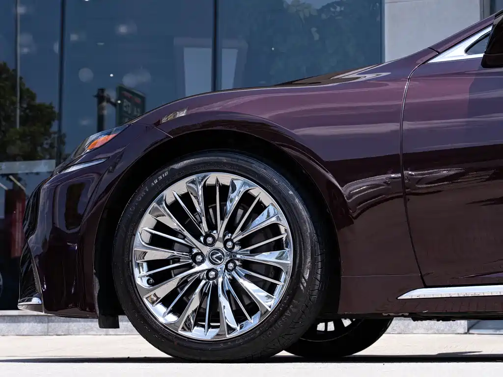 Lexus LS — миниатюра 8