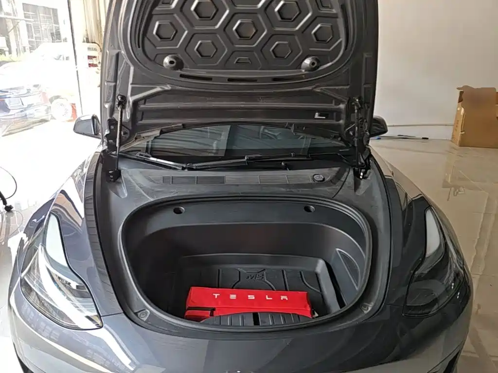 Tesla Model 3 — миниатюра 20