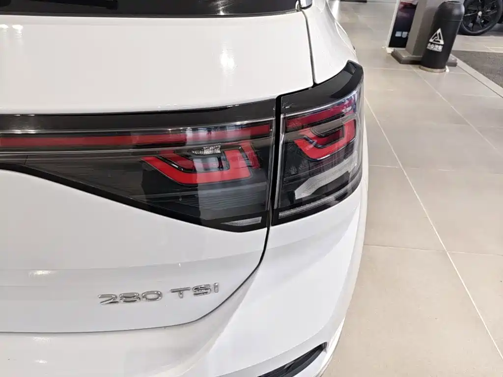 Volkswagen T-Roc — миниатюра 8