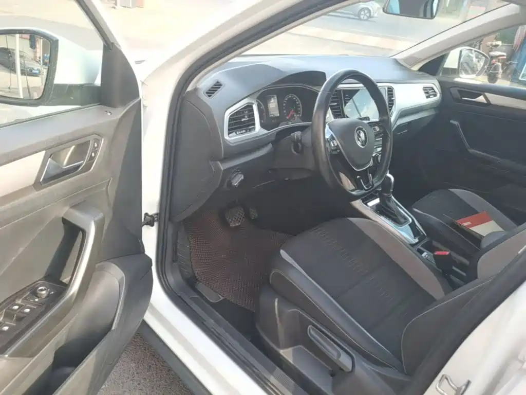 Volkswagen T-Roc — миниатюра 16