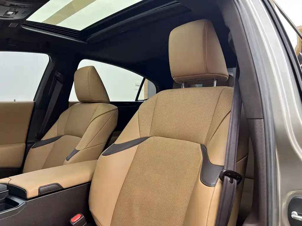 Lexus ES — миниатюра 16