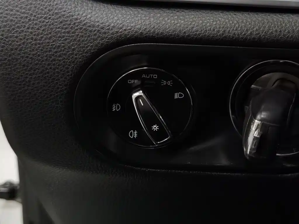 Porsche Macan — миниатюра 21