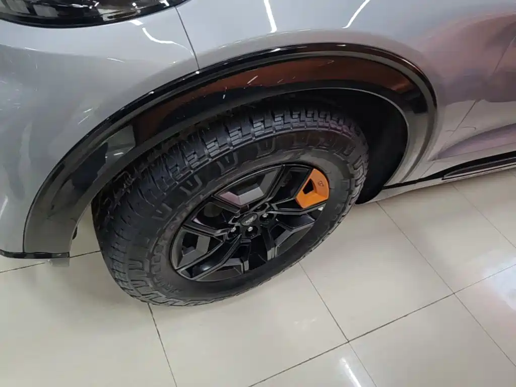 Ford Explorer — миниатюра 23