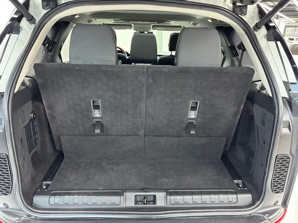 Land Rover Discovery 2020 2.0T SE