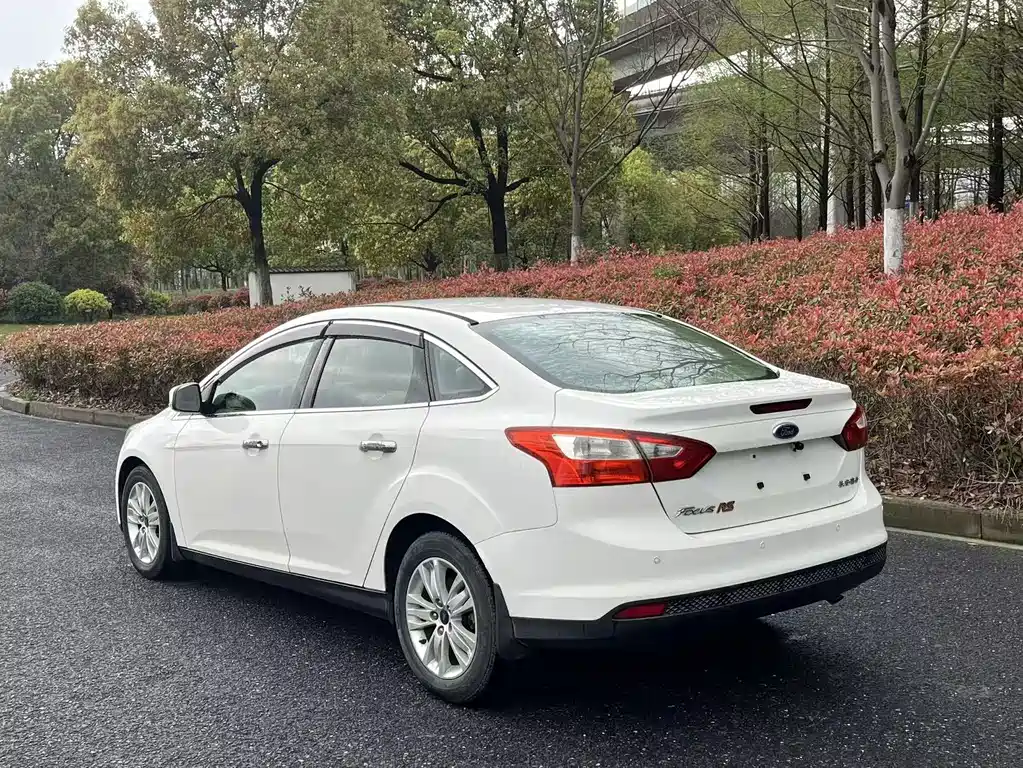 Ford Focus Sedan 1.6L Manual Comfort Type, фото 5