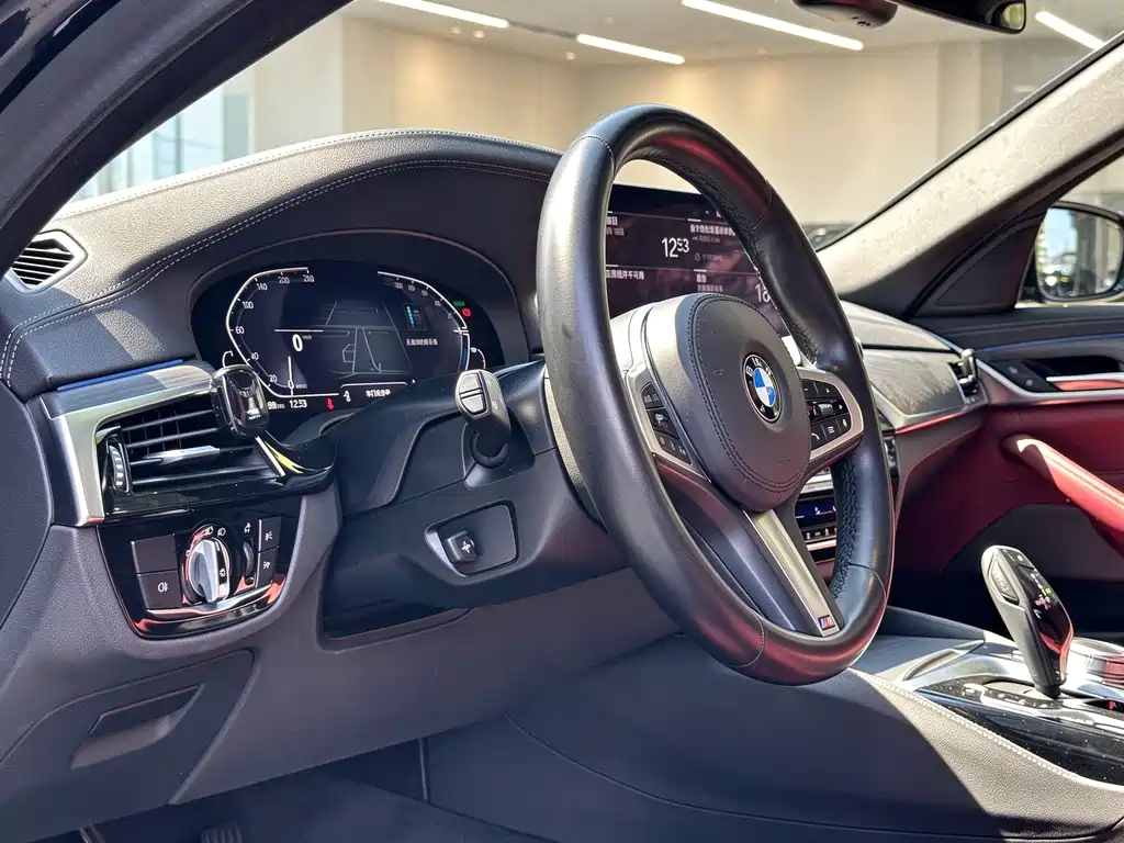 BMW 5 Series New Energy — миниатюра 20