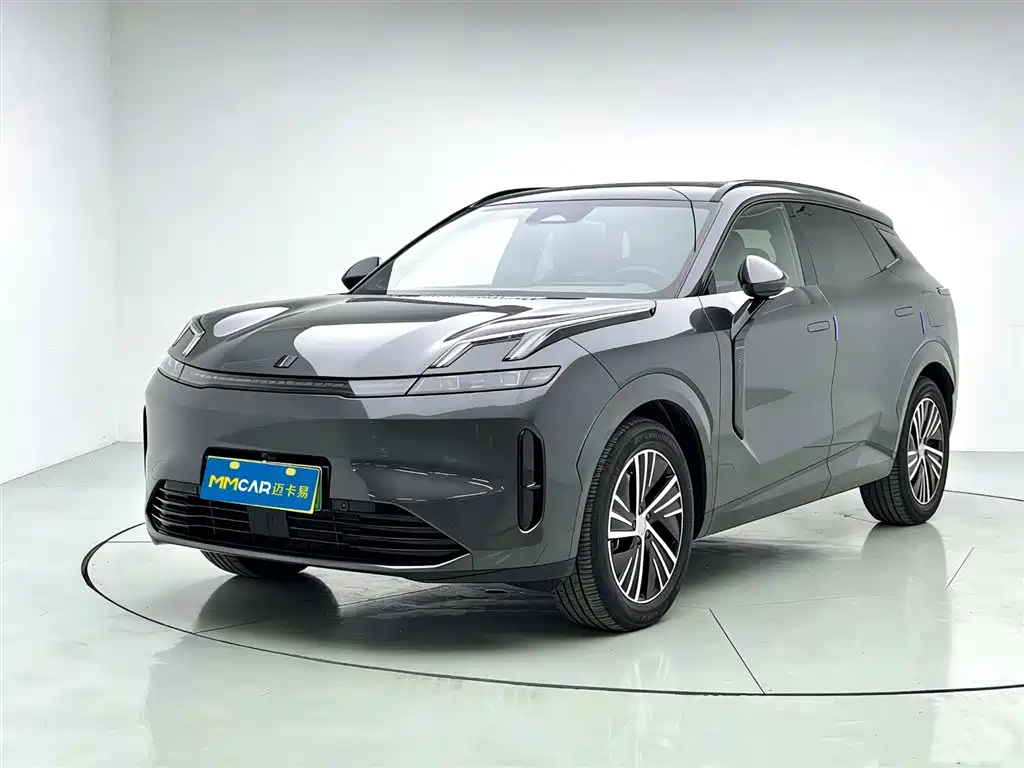Lynk & Co 08 EM-P 2025