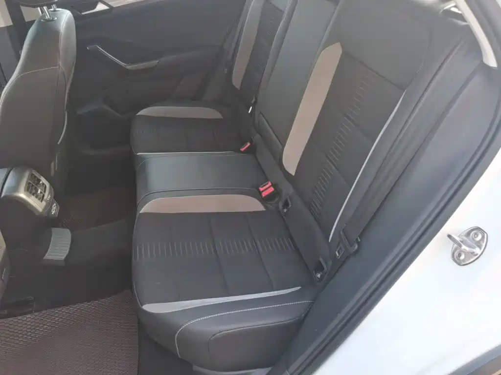 Volkswagen T-Roc — миниатюра 17
