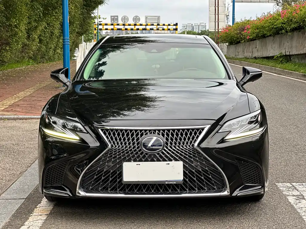 Lexus LS 2018 500h V