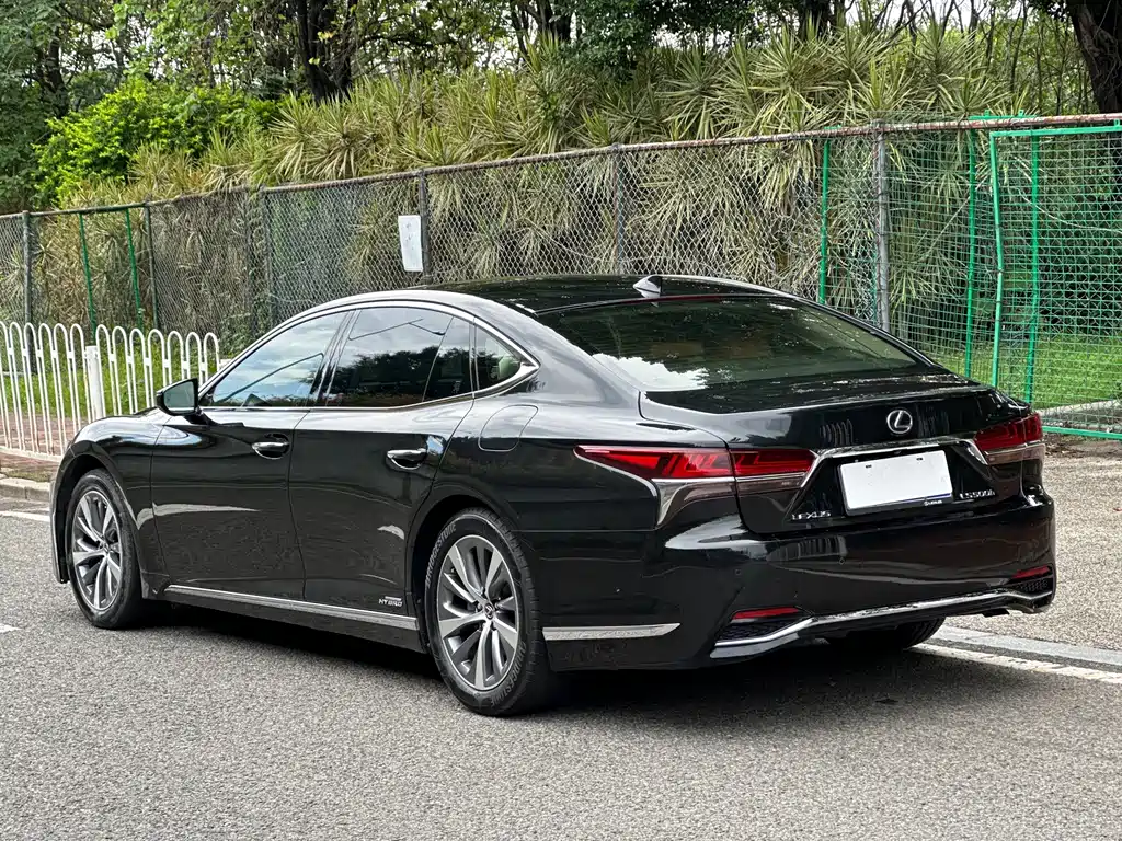 Lexus LS 2018 500h V