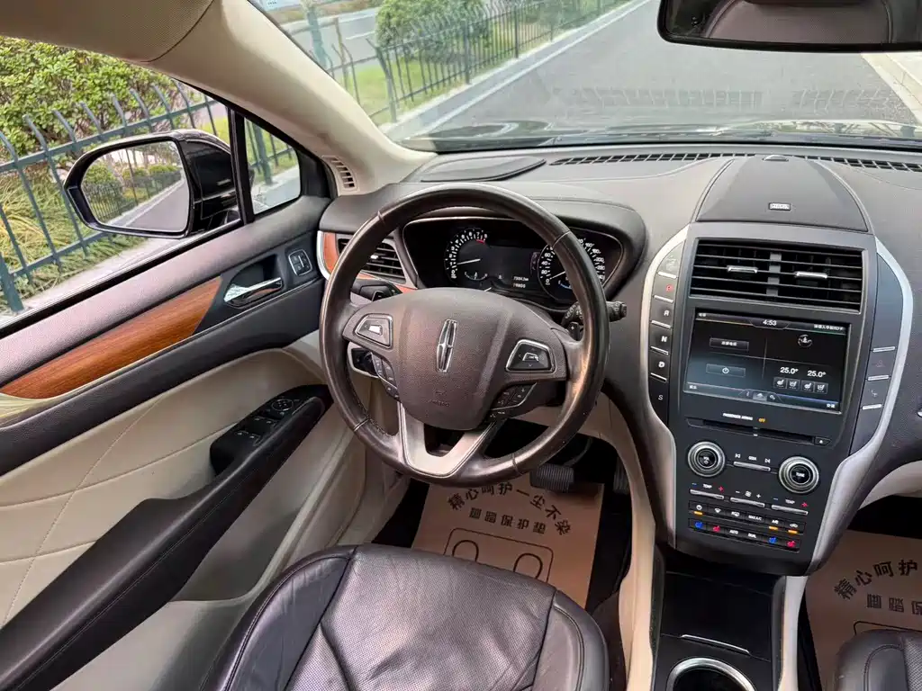 Lincoln MKC — миниатюра 8