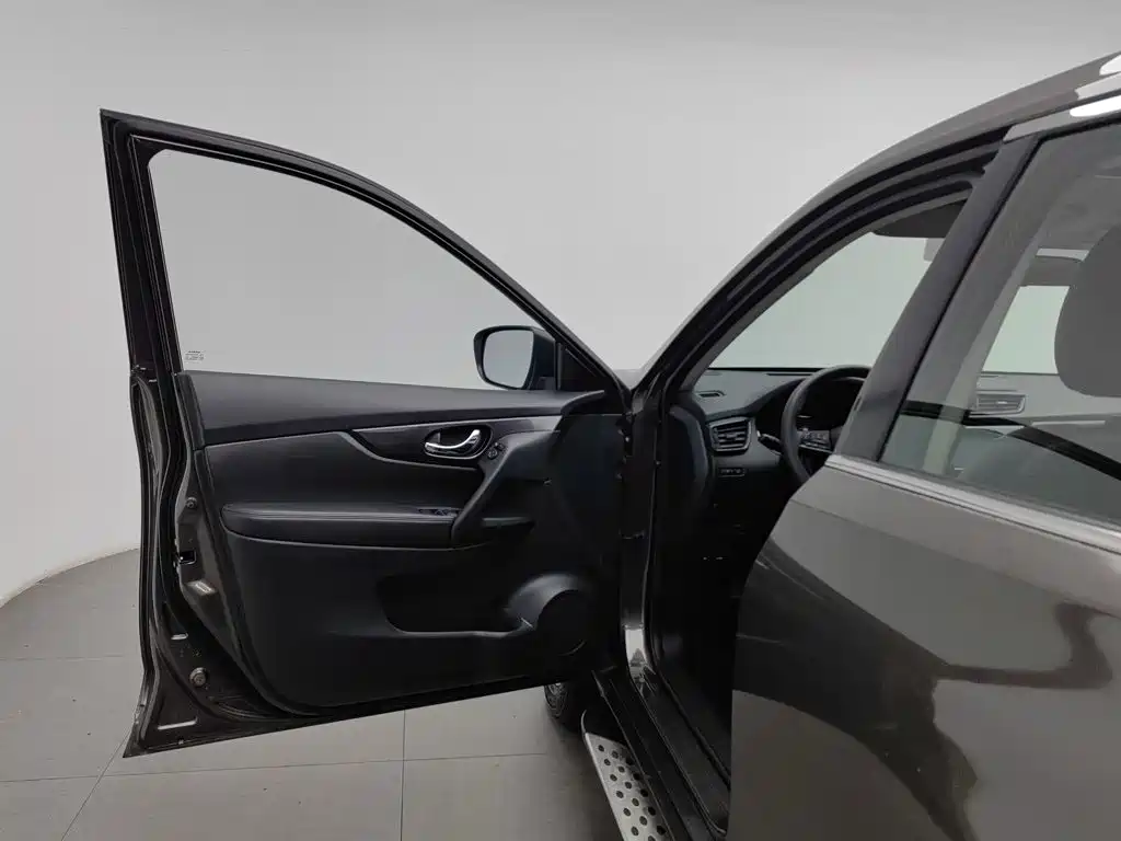 Nissan X-Trail — миниатюра 8