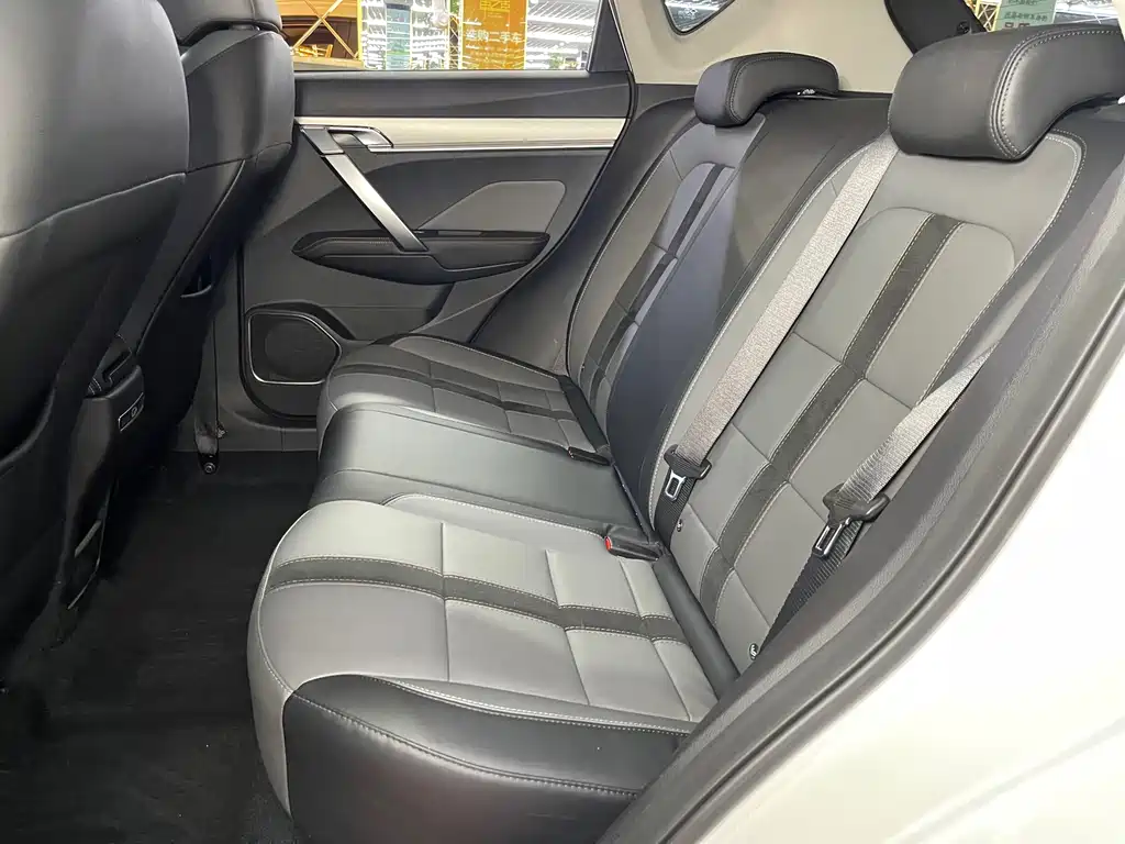 Geely Binyue — миниатюра 8