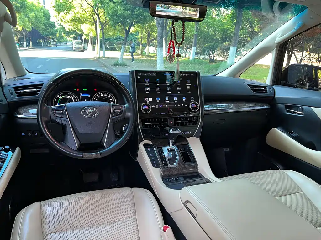 Toyota Vellfire 2019 2.5L HV Luxury