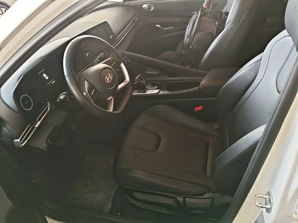 Hyundai Elantra — миниатюра 15