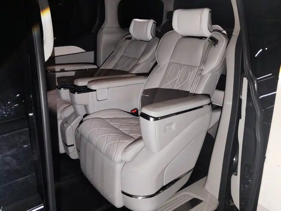 Volvo EM90 — миниатюра 10